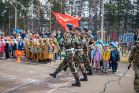 Праздничный парад в преддверии праздника Великой Победы.